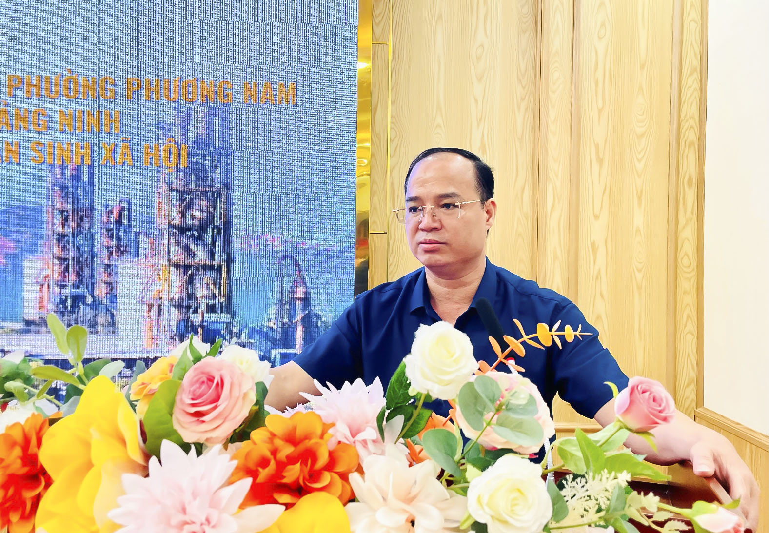 Đồng chí Bùi Văn Thành, Phó Chủ tịch UBND thành phố phát biểu tại hội nghị.